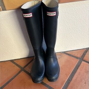 Hunter Classic Navy Tall Boots size 8